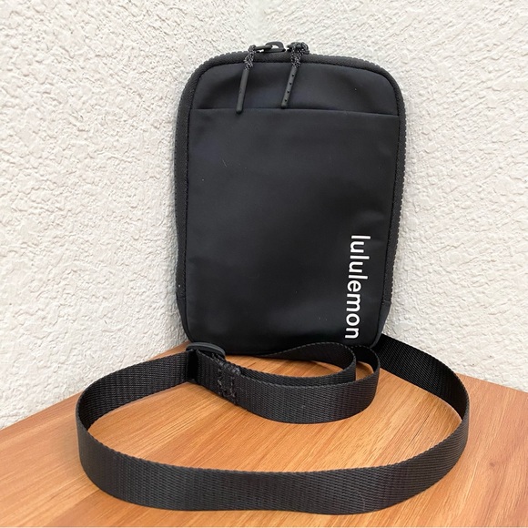 LULULEMON Athletica Black Easy Access Crossbody Bag - Picture 6 of 16